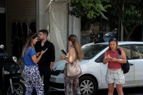 Αττική: Τα πρώτα βίντεο από τον σεισμό των 5,1 Ρίχτερ – Πως αντέδρασαν στην ΕΡΤ